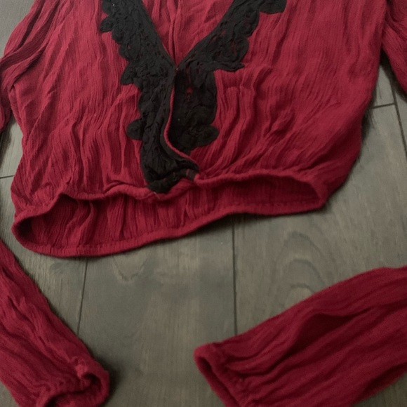 Forever 21 V-cut Long Sleeve Crop Top - Picture 4 of 4